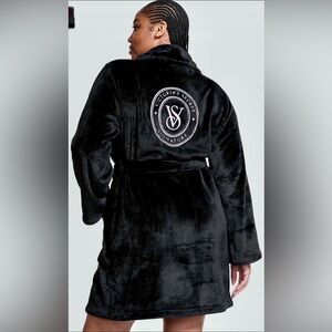 Victoria’s Secret Signature Short Cozy Robe, XS/S, Black